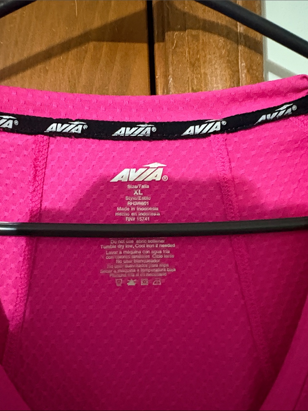 Women’s Bright Pink V-Neck Performance Tee XL by Avia. NWOT. Short sleeve nice - Picture 9 of 9